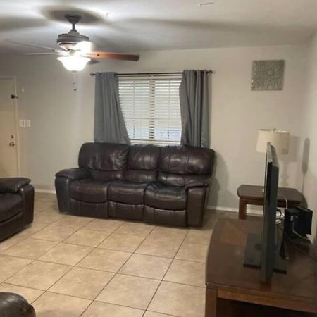Great Getaway 2 Story Home! Harlingen Tx Kültér fotó