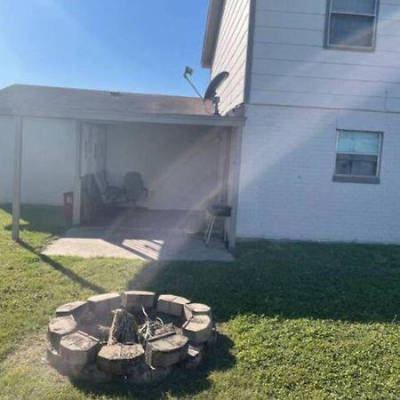 Great Getaway 2 Story Home! Harlingen Tx Kültér fotó