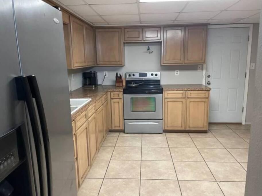 Great Getaway 2 Story Home! Harlingen Tx Kültér fotó