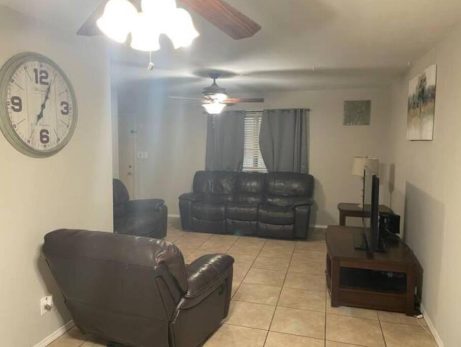 Great Getaway 2 Story Home! Harlingen Tx Kültér fotó