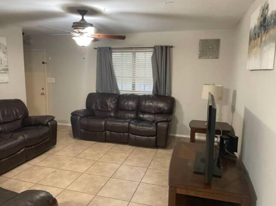 Great Getaway 2 Story Home! Harlingen Tx Kültér fotó