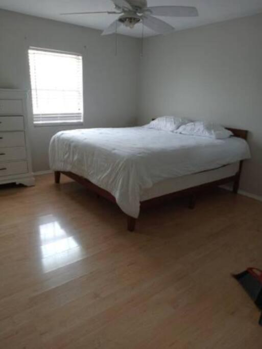 Great Getaway 2 Story Home! Harlingen Tx Kültér fotó