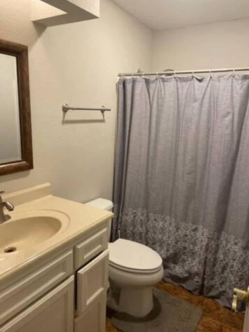 Great Getaway 2 Story Home! Harlingen Tx Kültér fotó