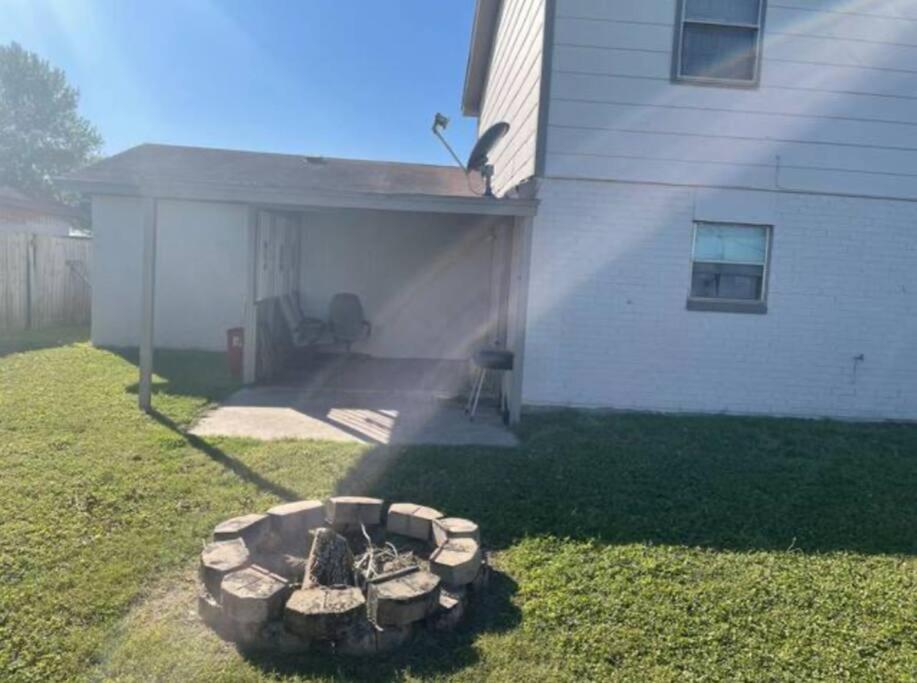 Great Getaway 2 Story Home! Harlingen Tx Kültér fotó