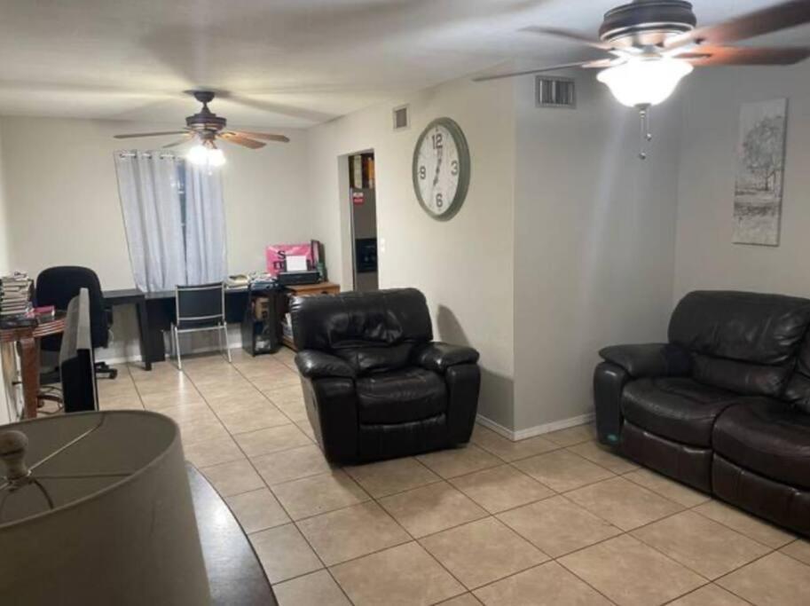 Great Getaway 2 Story Home! Harlingen Tx Kültér fotó