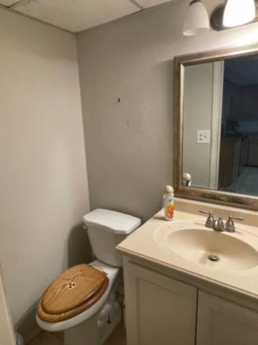 Great Getaway 2 Story Home! Harlingen Tx Kültér fotó