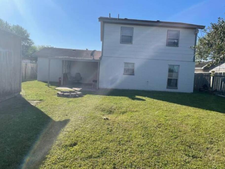 Great Getaway 2 Story Home! Harlingen Tx Kültér fotó